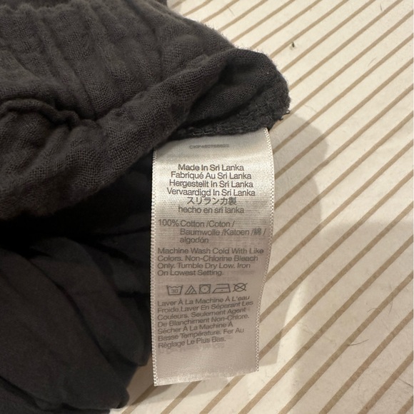 Madewell 100% cotton shorts. Size small. - Picture 3 of 4